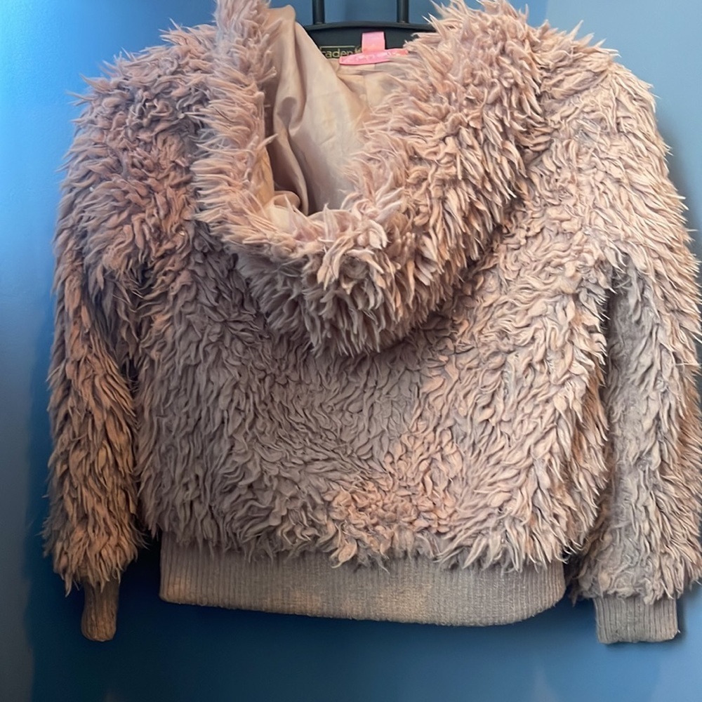 Fuzzy jacket size small little girl - Picture 3 of 7
